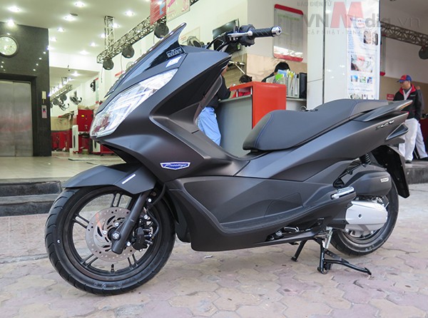  Honda PCX 2016 được trang bị hệ thống khóa thông minh Smart Key có khả năng chống trộm tốt hơn. Trước đó, hệ thống này đã được trang bị trên SH 125i và SH 150i và gặp trục trặc khiến hơn 12.000 xe phải triệu hồi khắc phục.